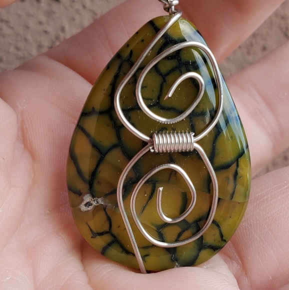New Wrapped Black Yellow Dragon Veins Agate Pendant. - Picture 2 of 8
